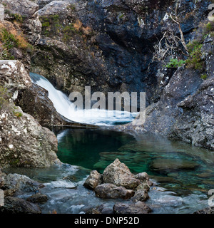 Ces piscines sont au sud-est de la forêt fragile Glen Piscines fées font partie d'un courant de l'extinction de la montagnes Cuillin sur S Banque D'Images