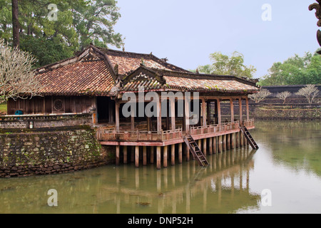 Pavillon d'été ouverte à froid fait partie de la Tu Doc tombe royale, construit vers la fin des années 1800.Hue, Vietnam Banque D'Images