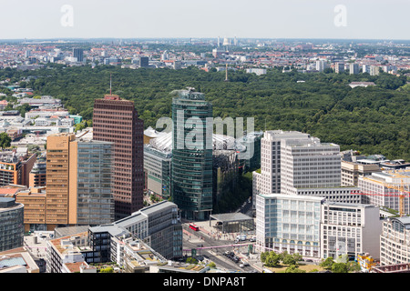 Vue aérienne de Berlin avec la Potsdamer Platz et du parc Tiergarten public Banque D'Images