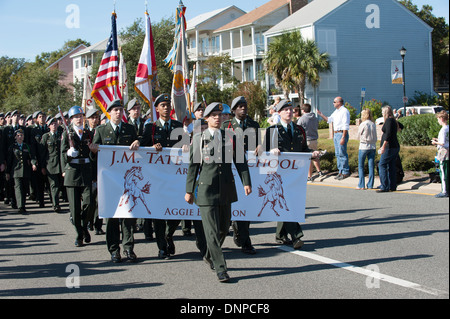 J M Tate High School les cadets de l'armée marche sur le défilé des Anciens Combattants Pensacola Florida USA Banque D'Images