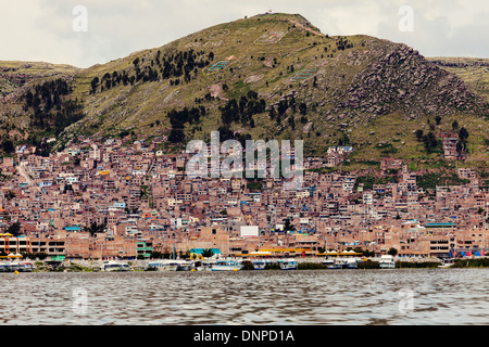 Le Pérou, Puno, vue de la ville de Lac Titicaca Banque D'Images