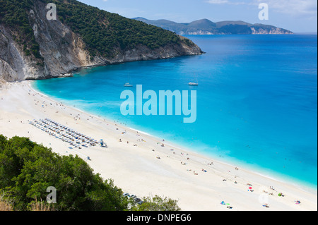 Donnant sur la Plage de Myrtos blanc, Cefalonia, Grèce Banque D'Images