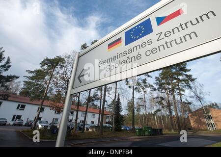 Schwandorf, Allemagne. 06Th Jan, 2014. Vue de la German/République tchèque Coopération policière et douanière Center ('Gemeinsames Zentrum') dans Schwandorf, Allemagne, 03 janvier 2014. Photo : ARMIN WEIGEL/dpa/Alamy Live News Banque D'Images