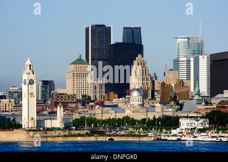 Ville de Montréal vu de Saint Helen's Island à travers le fleuve Saint-Laurent. Montréal, Québec, Canada. Banque D'Images