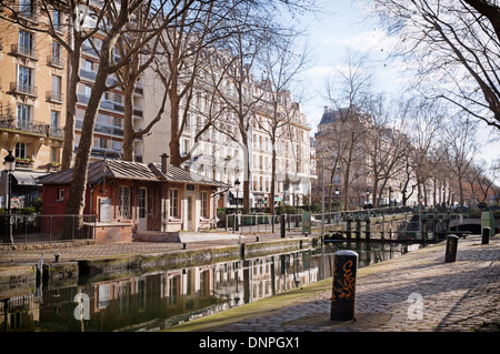 Paris, France. Le Canal St Martin dans le 10ème arrondissement. Banque D'Images