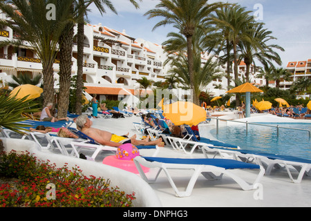 Piscine publique à Parque Santiago III, Playa de las Americas, dans le sud de Tenerife, Espagne Banque D'Images