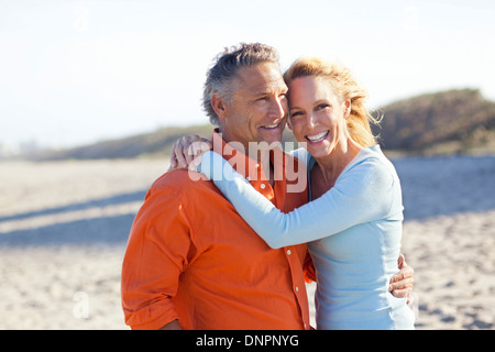 Portrait of mature Couple on Beach, Jupiter, comté de Palm Beach, Floride, USA Banque D'Images