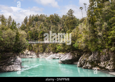 La gorge de la rivière Hokitika, côte ouest, dans l'île du sud de Nouvelle-Zélande. La couleur de l'eau est... Banque D'Images