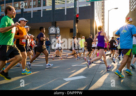 Coureurs dans le Sports Authority Rock'n'Roll Marathon, Denver, Colorado, États-Unis. Collecteur de fonds pour la Fondation du Cancer de la prostate. Banque D'Images