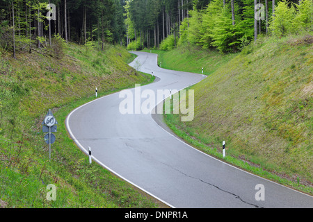 Route sinueuse. La Bavière, Allemagne. Banque D'Images