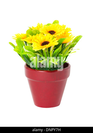 Tournesols artificiels avec pot en argile isolé sur fond blanc. Banque D'Images