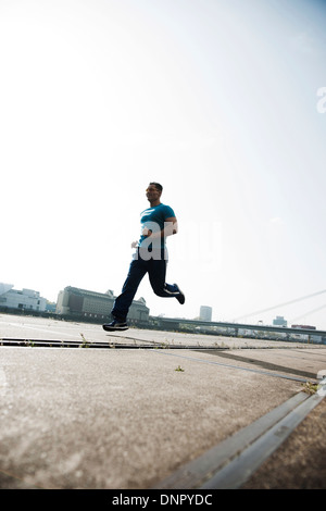 Man jogging, Mannheim, Allemagne Banque D'Images