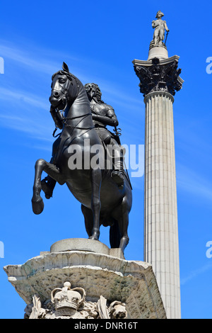 Le roi Charles I statue et Nelsons Column Trafalgar Square Banque D'Images