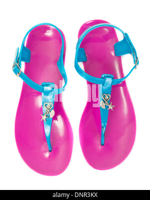 Paire de chaussons de plage violet, isoler le blanc. Banque D'Images