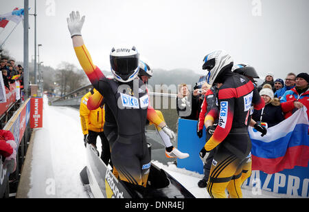 Winterberg, Allemagne. 08Th Jan, 2014. L'équipe de quatre personnes Francesco Friedrich, Jannis Baecker, Gregor Bermbach et Thorsten Margis concurrence pendant la Coupe du monde de bobsleigh à Winterberg, Allemagne, 04 janvier 2014. Ils sont arrivés en deuxième place. Photo : JAN-PHILIPP STROBEL/dpa/Alamy Live News Banque D'Images