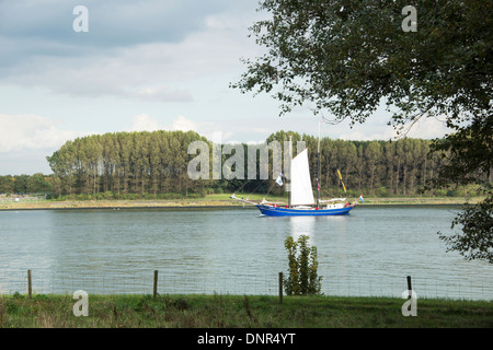 Le navire quitte le hollandais volant du port de Rotterdam, sur octobre 10,2012 à Rotterdam, Pays-Bas. Banque D'Images