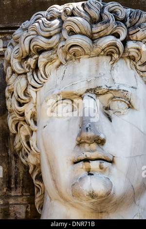 Sculpture sculpté dans la cour des Musées du Vatican, Vatican, Rome, Italie, Europe Banque D'Images