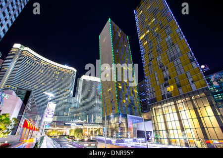 Veer Towers et de l'Aria Hotel CityCenter de Las Vegas de nuit Banque D'Images
