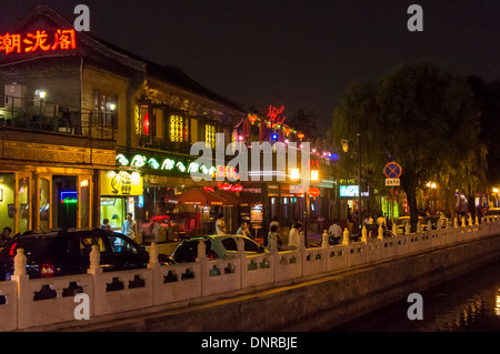 Vue de la nuit de Hou Hai, un lac au milieu de Pékin, Chine Banque D'Images