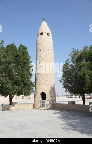 Ancienne mosquée minaret au Qatar, Moyen-Orient Banque D'Images