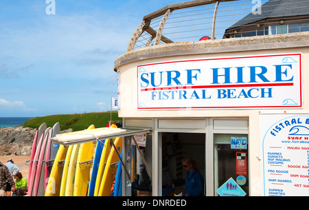 Un magasin de location de planches de surf sur la plage de fistral, Newquay, Cornwall, uk Banque D'Images
