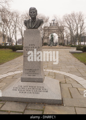 John F Kennedy Statue Grand Army Plaza Brooklyn NY Banque D'Images