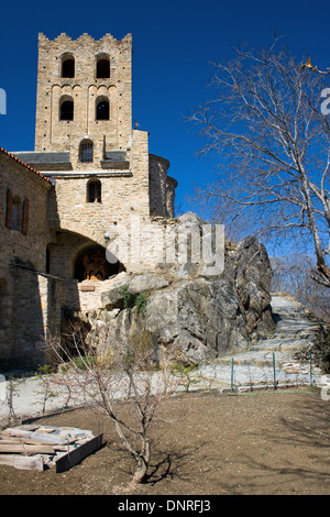 Abbaye de Saint Martin du Canigou, Pyrénées Orientales, France. Banque D'Images