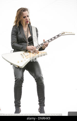 Charlotte, Caroline du Nord, USA. 4 mai, 2013. LZZY HALE de Zebda fonctionne à 2013 Carolina Rebellion à Charlotte (Caroline du Nord) © Daniel DeSlover/ZUMAPRESS.com/Alamy Live News Banque D'Images