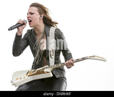 Charlotte, Caroline du Nord, USA. 4 mai, 2013. LZZY HALE de Zebda fonctionne à 2013 Carolina Rebellion à Charlotte (Caroline du Nord) © Daniel DeSlover/ZUMAPRESS.com/Alamy Live News Banque D'Images
