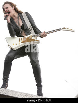 Charlotte, Caroline du Nord, USA. 4 mai, 2013. LZZY HALE de Zebda fonctionne à 2013 Carolina Rebellion à Charlotte (Caroline du Nord) © Daniel DeSlover/ZUMAPRESS.com/Alamy Live News Banque D'Images
