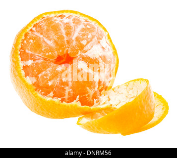 Pelées doux savoureux fruits Mandarin Orange mandarine isolé sur fond blanc Banque D'Images