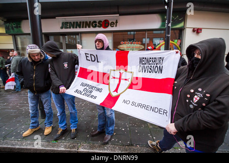 La Ligue de défense anglaise (EDL) partenaires manifestation à Edgware Road, London Banque D'Images