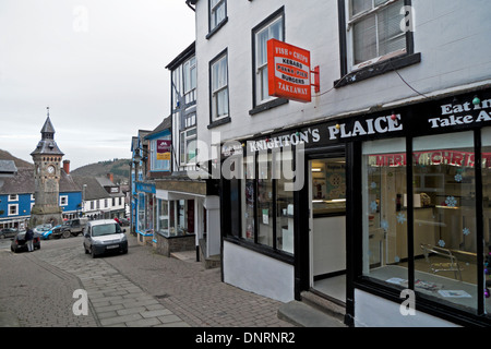 Knighton's shop à puce et poisson plie sur High Street, dans le Powys Knighton UK KATHY DEWITT Banque D'Images