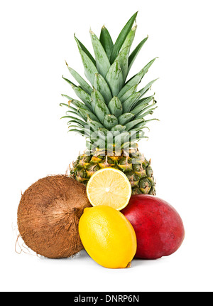 Assortiment de fruits exotiques et de noix de coco isolé Banque D'Images
