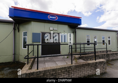 En dehors d'un magasin Naafi Banque D'Images