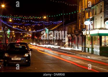 Lumières de Noël dans la rue Wharf, Sowerby Bridge, West Yorkshire Banque D'Images