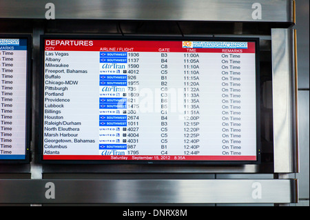 L'information de vol sur des terminaux informatiques, Ft. L'aéroport international de Fort Lauderdale - Hollywood, Ft. Lauderdale, Floride, USA Banque D'Images