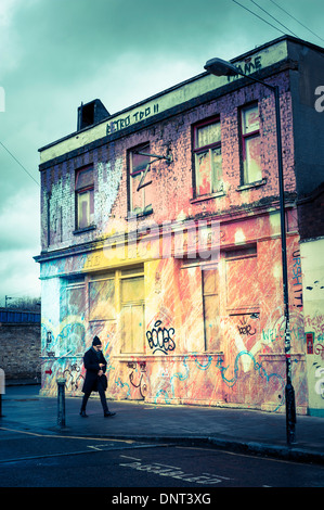 Vieille pub peinte, Hackney Wick, London, UK Banque D'Images