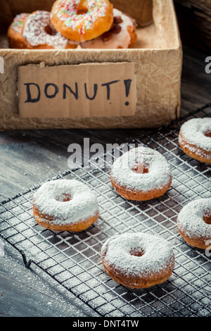 Les beignets avec du sucre en poudre Banque D'Images