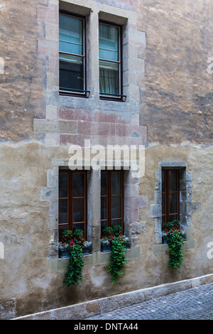 Le restaurant windows de section de l'hôtel les armures, dans la vieille ville de Genève, Suisse Banque D'Images