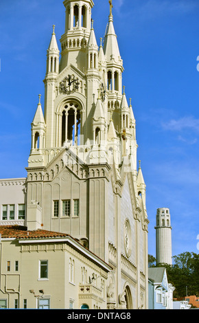 Voir des Saints Pierre et Paul, église catholique de North Beach à San Francisco Banque D'Images