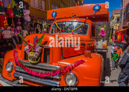La bénédiction de l'automobiles à Copacabana, Bolivie. Banque D'Images