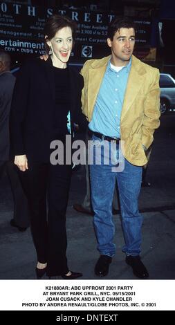 15 mai 2001 - K21880AR : ABC UPFRONT PARTY 2001.au Bryant Park Grill, NEW YORK. 05/15/2001.JOAN CUSACK ET KYLE CHANDLER. ANDREA 2001 RENAULT/(Credit Image : © Globe Photos/ZUMAPRESS.com) Banque D'Images