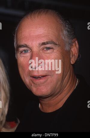 10 octobre 2001 - K23075AR : Le 17e gala annuel de Rita Hayworth AU BÉNÉFICE DE L'ASSOCIATION ALZHEIMER À L'hôtel Waldorf Astoria À NEW YORK 10/09/01.Jimmy Buffett. ANDREA 2001 RENAULT/(Credit Image : © Globe Photos/ZUMAPRESS.com) Banque D'Images