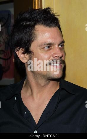 18 septembre 2002 - K26099TR JASON FOUNDATION FOR YOUTH SUICIDE .RESTAURANT SPAGO dâ€™AT BEVERLY HILLS, CA. 9-18-02. TOM RODRIGUEZ/ Johnny Knoxville(Image Crédit : © Globe Photos/ZUMAPRESS.com) Banque D'Images