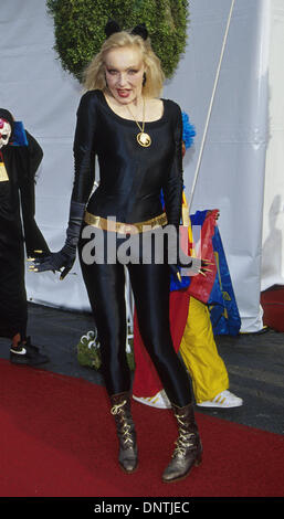 29 octobre 2001 - K23187AG : 8E CONGRÈS ANNUEL DE L'HALLOWEEN DE RÊVE .BARKER HANGER, Santa Monica, CA 10/27/2001 NEEMAK.JULIE. AMY GRAVES/(2001 Image : © Crédit Photos Globe/ZUMAPRESS.com) Banque D'Images