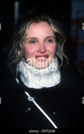 Le 20 décembre 2001 - K23578TR : 12/6/01.''WHAT A GIRL WANTS'' À LA PREMIÈRE DU FILM EL CAPITAN Theatre à Hollywood, CA..Julie Delpy. TOM RODRIGUEZ/(2001 Image Crédit : © Globe Photos/ZUMAPRESS.com) Banque D'Images