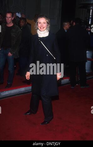 Le 20 décembre 2001 - K23578TR : 12/6/01.''WHAT A GIRL WANTS'' À LA PREMIÈRE DU FILM EL CAPITAN Theatre à Hollywood, CA..Julie Delpy. TOM RODRIGUEZ/(2001 Image Crédit : © Globe Photos/ZUMAPRESS.com) Banque D'Images