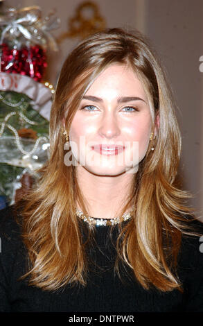 25 nov., 2002 - K27523AR ''QUAND HARRY A RENCONTRÉ ETHEL''.ELITE MODEL LAUREN BUSH DÉVOILE SA MAISON DE TREE.FAITES D'ETHEL M CHOCOLATES ET HARRY WINSTON GEMS, CHAMBRE DE HARRY WINSTON, NYC 11/25/2002. ANDREA 2002 RENAULT/.(Image Crédit : © Globe Photos/ZUMAPRESS.com) Banque D'Images