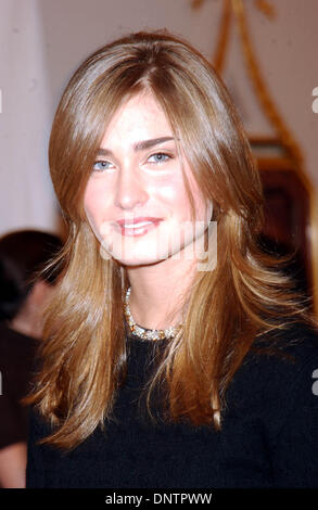 25 nov., 2002 - K27523AR ''QUAND HARRY A RENCONTRÉ ETHEL''.ELITE MODEL LAUREN BUSH DÉVOILE SA MAISON DE TREE.FAITES D'ETHEL M CHOCOLATES ET HARRY WINSTON GEMS, CHAMBRE DE HARRY WINSTON, NYC 11/25/2002. ANDREA 2002 RENAULT/.(Image Crédit : © Globe Photos/ZUMAPRESS.com) Banque D'Images